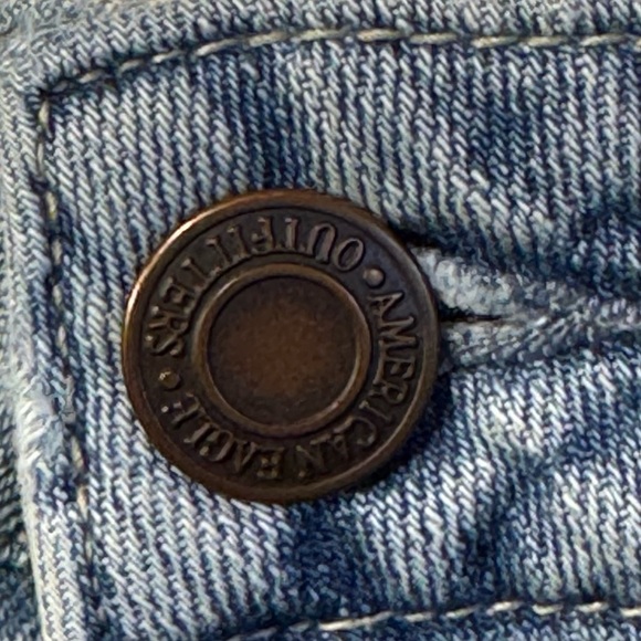 American Eagle Distressed Denim Shorts Size 4 - Picture 9 of 14